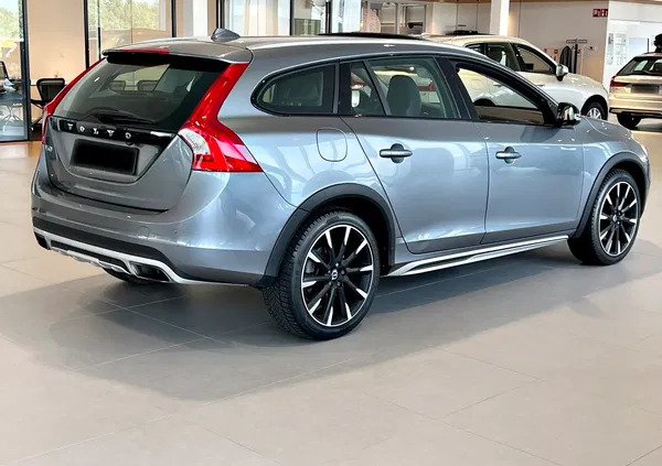 samochody osobowe Volvo V60 cena 105900 przebieg: 126000, rok produkcji 2018 z Połczyn-Zdrój